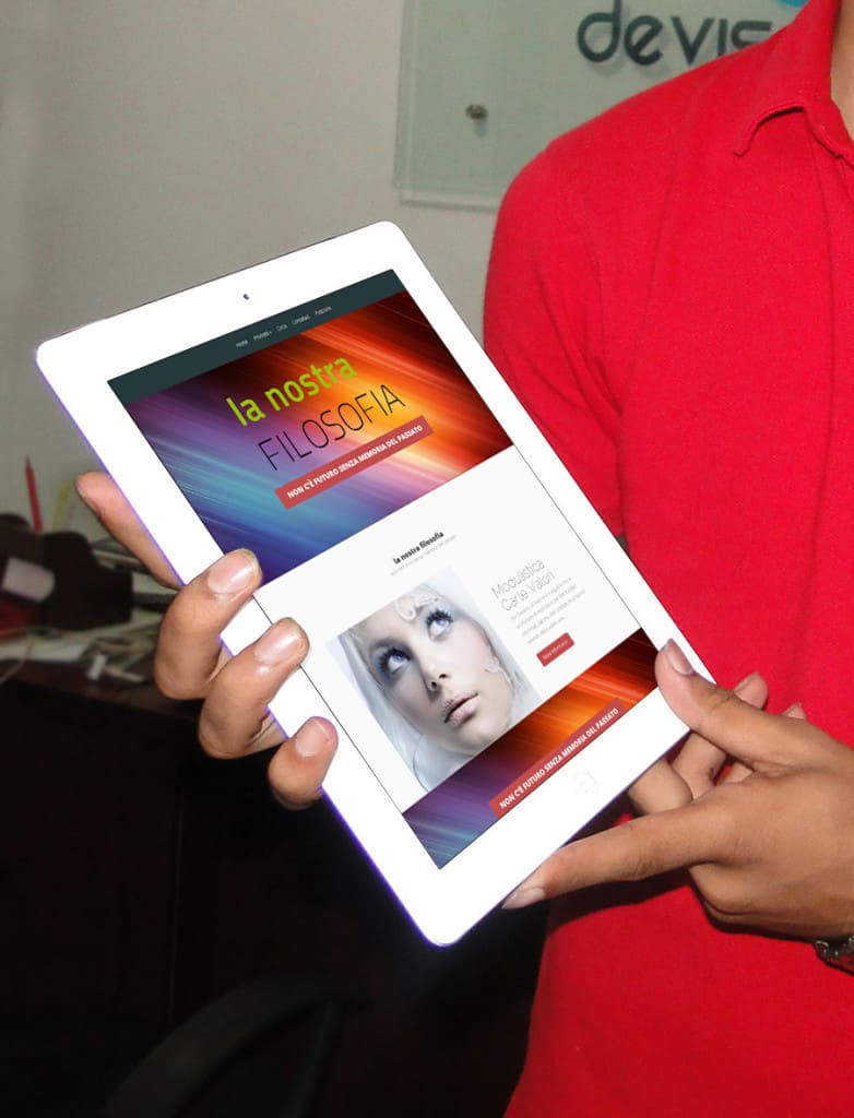 PHOTO REALISTIC IPAD MOCK-UP